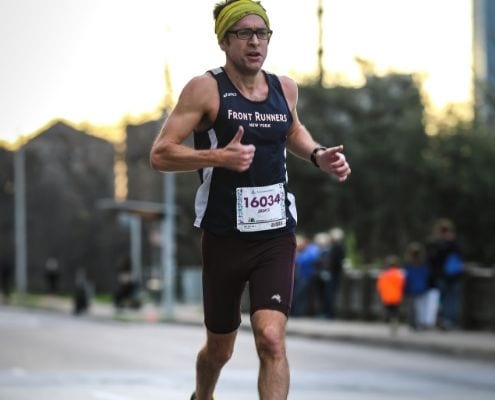 Runner runs relaxed during the Austin Half Marathon, one of our tips to run your best!