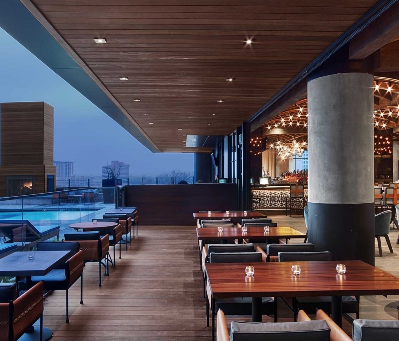 Image of Hotel Van Zandt bar overlooking the rooftop pool, credit Hotel Van Zandt. Book a luxury hotel and make your Austin Marathon weekend that much more memorable. More information at https://youraustinmarathon.com/austin-luxury-hotels/